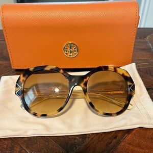 Tory Burch Ty7116 Gradient Sunglasses | Color: Tortoise | Size: Os